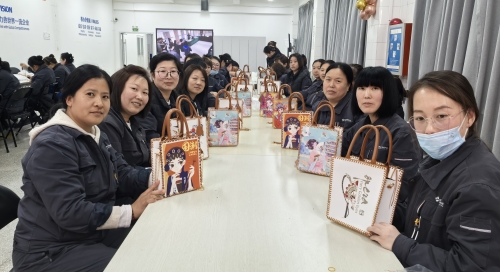 巧手綻芳華，巾幗展風采——東綸科技開展“三八”婦女節(jié)手工創(chuàng)作活動